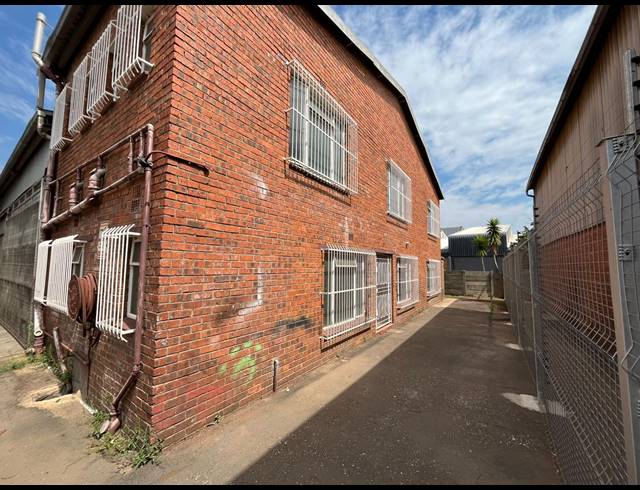 1,100M² WAREHOUSE FOR SALE IN NEW ERA